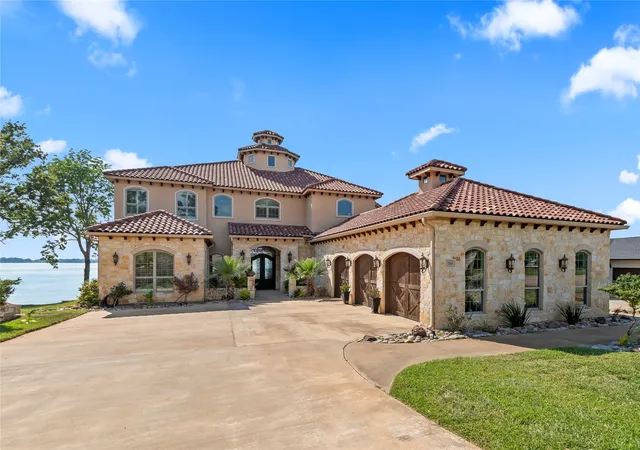 Photo 1 of Mansion for sale at 204 Pinnacle Club Pl, Mabank, TX 75156 | MLS# 21234459 | Listing updated on 2026-07-22