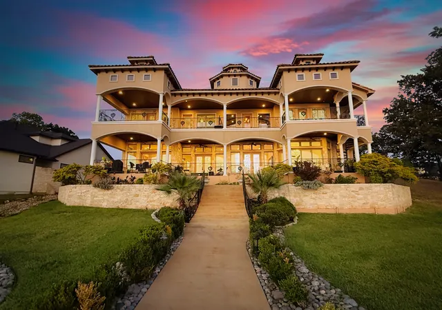 Photo 2 of Mansion for sale at 204 Pinnacle Club Pl, Mabank, TX 75156 | MLS# 21234459 | Listing updated on 2026-07-22