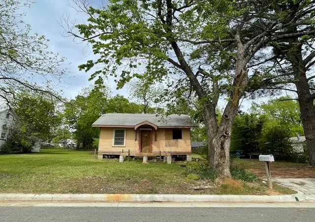 Photo 2 of Single family home for sale at 515 E Murray St, Denison, TX 75021 | MLS# 21235626 | Listing updated on 2026-08-19