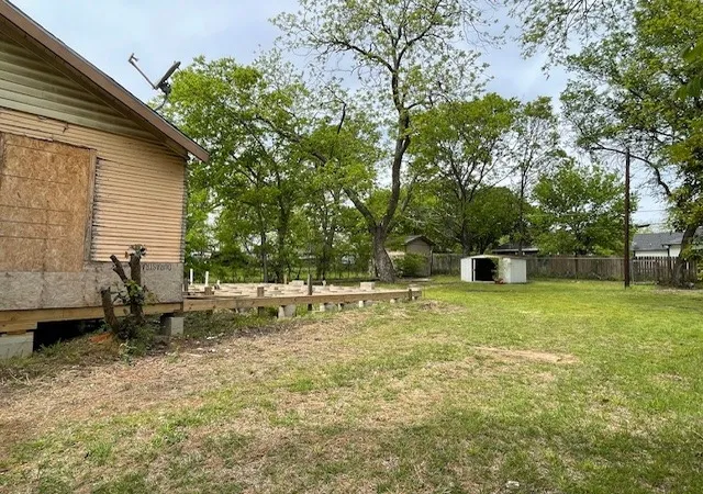 Photo 3 of Single family home for sale at 515 E Murray St, Denison, TX 75021 | MLS# 21235626 | Listing updated on 2026-08-19