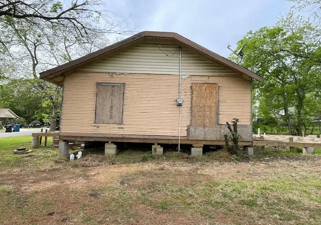 Photo 4 of Single family home for sale at 515 E Murray St, Denison, TX 75021 | MLS# 21235626 | Listing updated on 2026-08-19