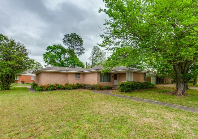 Photo 1 of Single family home for sale at 2804 S 5th St, Garland, TX 75041 | MLS# 21234105 | Listing updated on 2026-07-08