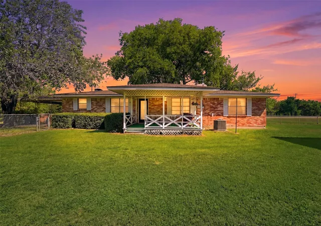 Photo 30 of Single family home for sale at 619 W Hayes St, Savoy, TX 75479 | MLS# 21226591 | Listing updated on 2026-09-01