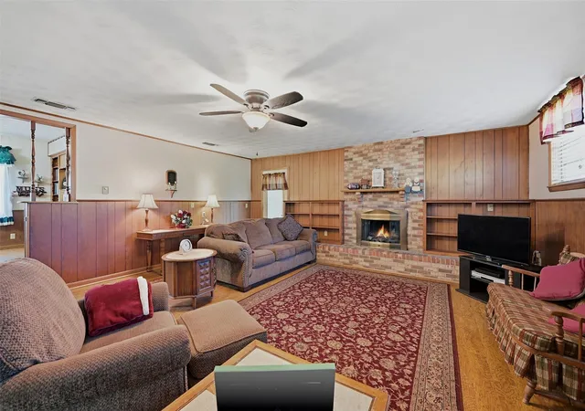 Photo 4 of Single family home for sale at 619 W Hayes St, Savoy, TX 75479 | MLS# 21226591 | Listing updated on 2026-09-01