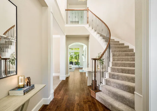 Photo 4 of Sale Pending at 1888 Prairie Creek Trl, Frisco, TX 75033 | MLS# 21233434 | Listing updated on 2026-07-21
