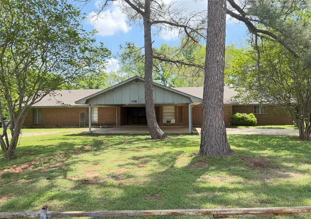 Homes for sale in Robinson, TX | 108 W Ward Dr, Robinson, TX 76706 | MLS# 21234125