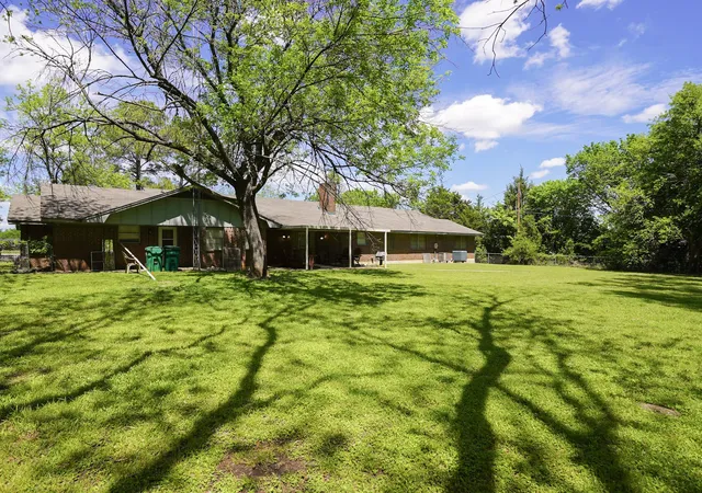 Homes for sale in Robinson, TX | 108 W Ward Dr, Robinson, TX 76706 | MLS# 21234125