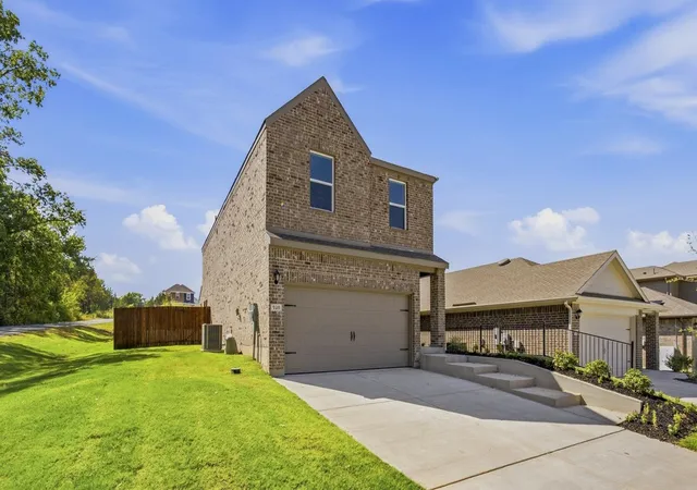 Photo 2 of Single family home for sale at 940 Jefferson Wy, Sherman, TX 75090 | MLS# 21235891 | Listing updated on 2026-10-06