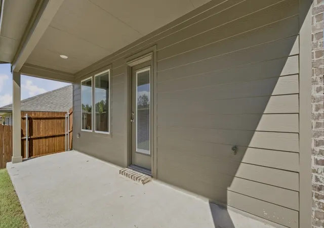 Photo 3 of Single family home for sale at 940 Jefferson Wy, Sherman, TX 75090 | MLS# 21235891 | Listing updated on 2026-10-06
