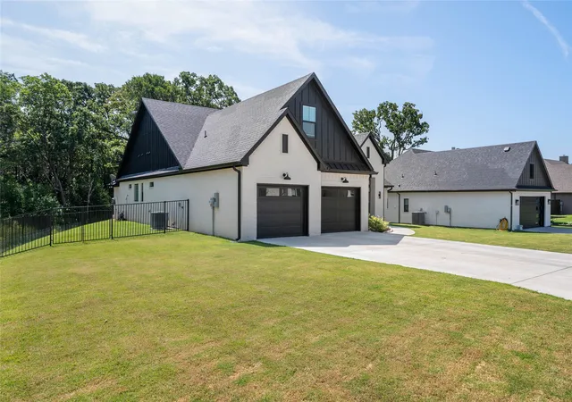 3rd image of 160 Bent Oak Dr, Pottsboro, TX 75076 | MLS# 21235888