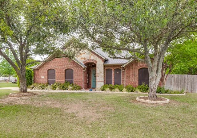 Homes for sale in Burleson, TX | 12332 Wagon Bow Dr, Burleson, TX 76028 | MLS# 21235187