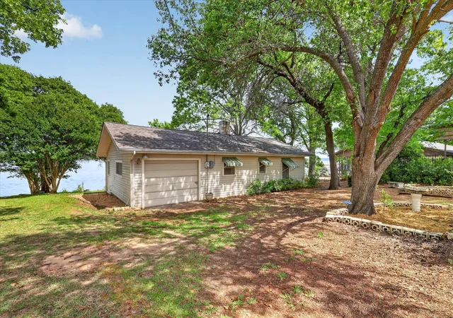 Photo 4 of Single family home for sale at 11740 East Ct, Azle, TX 76020 | MLS# 21235771 | Listing updated on 2026-09-29
