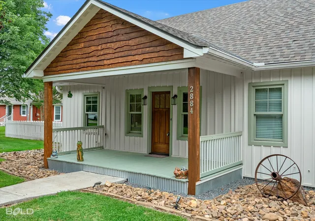 Photo 3 of Sale Pending at 2884 Lakewood Dr, Shreveport, LA 71107 | MLS# 21236066 | Listing updated on 2026-07-27