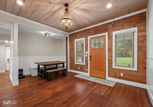 Photo 3 of Sale Pending at 2884 Lakewood Dr, Shreveport, LA 71107 | MLS# 21236066 | Listing updated on 2026-07-27