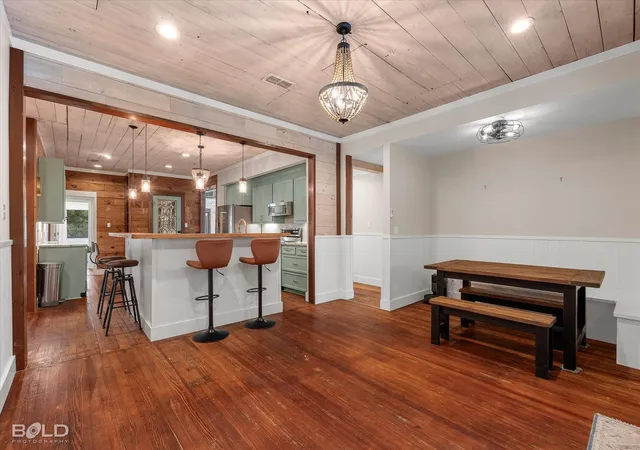 Photo 4 of Sale Pending at 2884 Lakewood Dr, Shreveport, LA 71107 | MLS# 21236066 | Listing updated on 2026-07-27