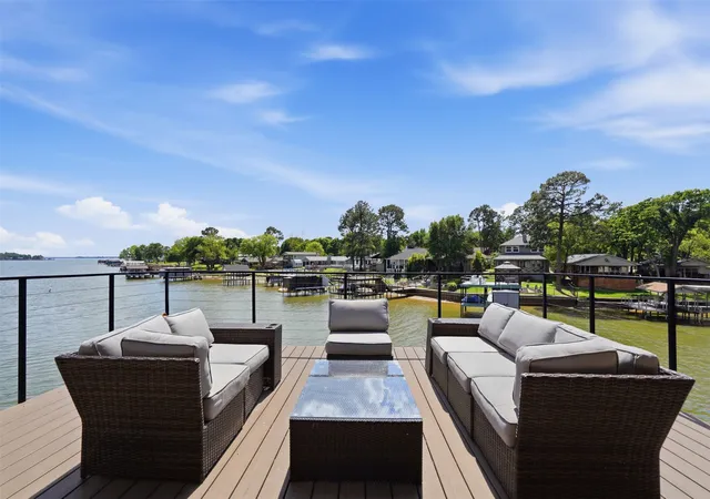 Photo 3 of Single family home for sale at 134 Marina Dr, Mabank, TX 75156 | MLS# 21231399 | Listing updated on 2026-07-11