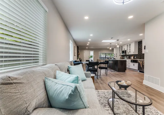 3rd image of 5848 Fursman Ave, Fort Worth, TX 76114 | MLS# 21236284