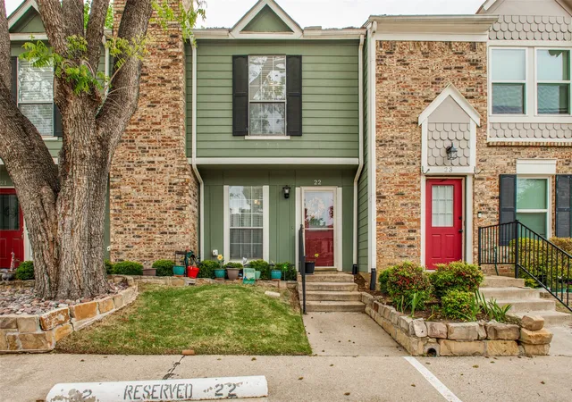 Homes for sale in Euless, TX | 22 Abbey Rd, Euless, TX 76039 | MLS# 21236309