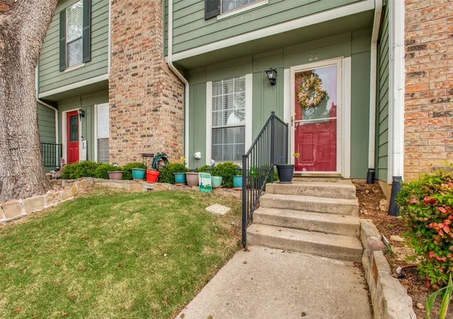 Homes for sale in Euless, TX | 22 Abbey Rd, Euless, TX 76039 | MLS# 21236309