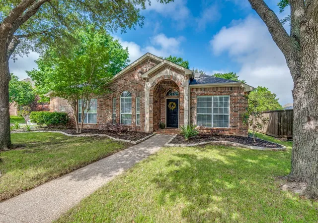 Homes for sale in Frisco, TX | 11013 Latimer Dr, Frisco, TX 75033 | MLS# 21221915