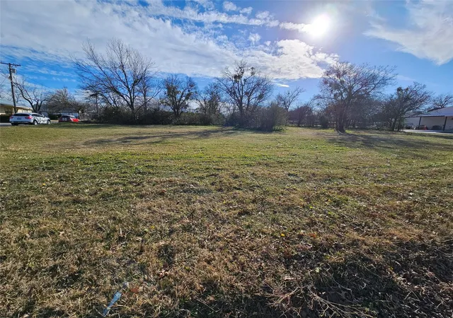 Homes for sale in Jacksboro, TX | 607 W Live Oak St, Jacksboro, TX 76458 | MLS# 21236319