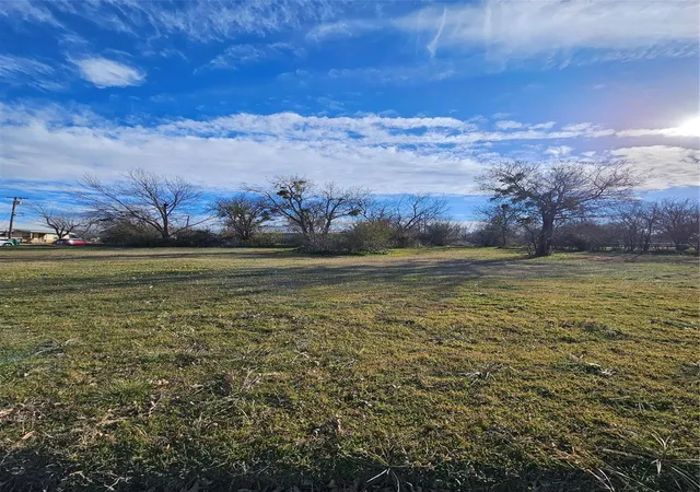 Homes for sale in Jacksboro, TX | 607 W Live Oak St, Jacksboro, TX 76458 | MLS# 21236319