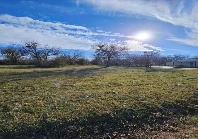 Homes for sale in Jacksboro, TX | 607 W Live Oak St, Jacksboro, TX 76458 | MLS# 21236319