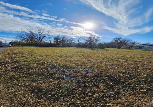 Homes for sale in Jacksboro, TX | 607 W Live Oak St, Jacksboro, TX 76458 | MLS# 21236319