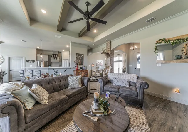 Photo 3 of Single family home for sale at 1072 Uplift Dr, Weatherford, TX 76087 | MLS# 21236468 | Listing updated on 2026-08-08