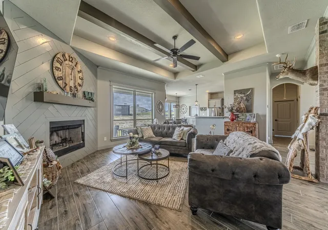 Photo 4 of Single family home for sale at 1072 Uplift Dr, Weatherford, TX 76087 | MLS# 21236468 | Listing updated on 2026-08-08