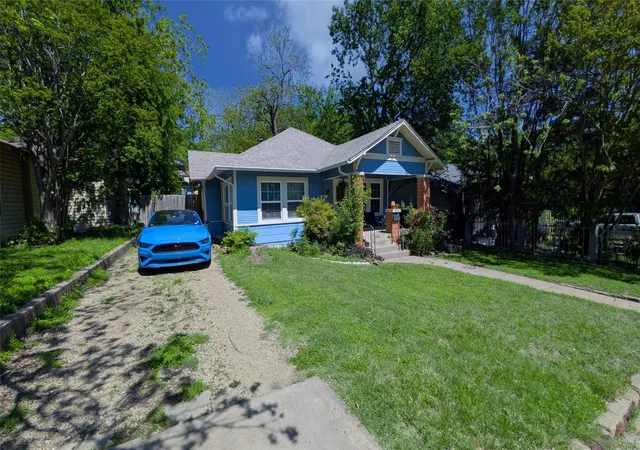 Photo 3 of Single family home for sale at 704 Cameron Ave, Dallas, TX 75223 | MLS# 21231966 | Listing updated on 2026-08-21