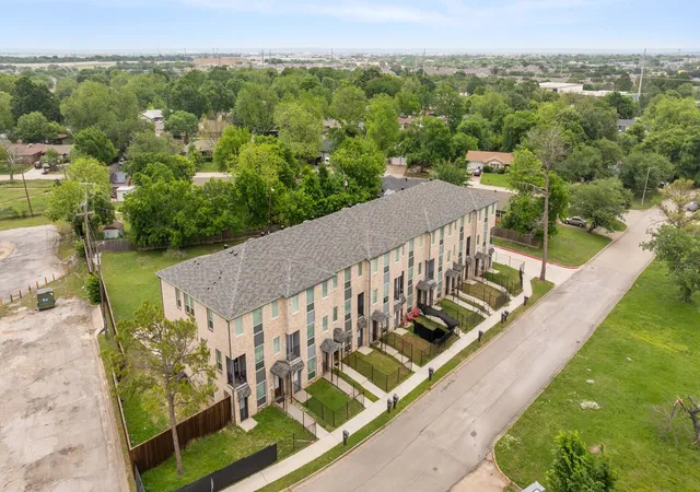 Photo 2 of Multi family home for sale at 1609 Mignon Dr, Arlington, TX 76010 | MLS# 21236538 | Listing updated on 2026-08-28