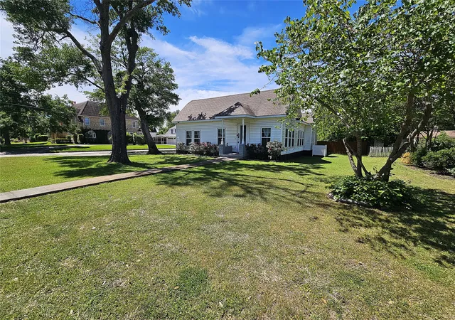 Photo 1 of Single family home for sale at 508 S Ross Ave, Mexia, TX 76667 | MLS# 21236599 | Listing updated on 2026-07-20