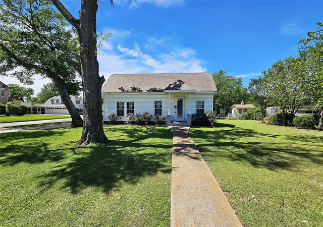 Photo 2 of Single family home for sale at 508 S Ross Ave, Mexia, TX 76667 | MLS# 21236599 | Listing updated on 2026-07-20