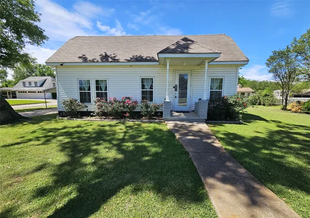 Photo 3 of Single family home for sale at 508 S Ross Ave, Mexia, TX 76667 | MLS# 21236599 | Listing updated on 2026-09-17