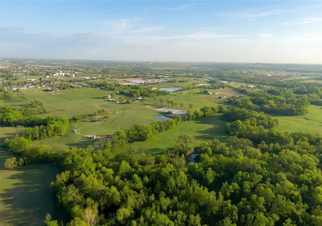 Photo 4 of House for sale at 6634 Tim Donald Rd, Justin, TX 76247 | MLS# 21235471 | Listing updated on 2026-09-18