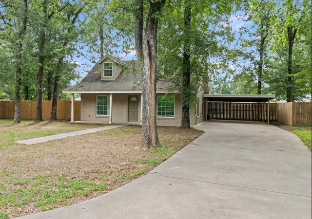 Photo 3 of Single family home for sale at 921 Bradleys Bnd, Tool, TX 75143 | MLS# 21232965 | Listing updated on 2026-09-21