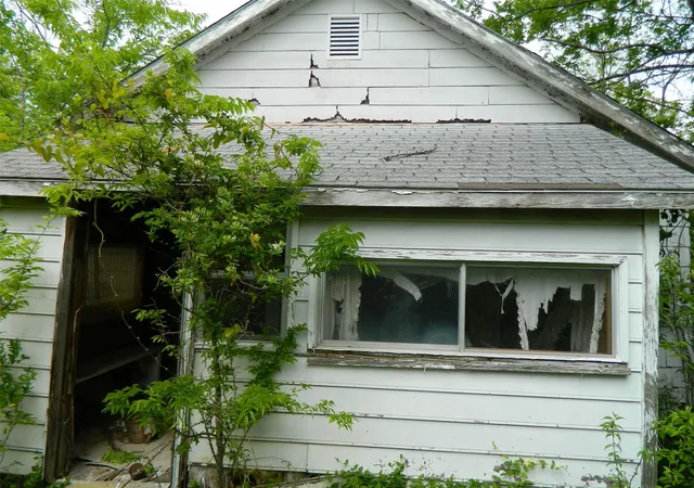 Photo 2 of Single family home for sale at 402 W Fannin St, Leonard, TX 75452 | MLS# 21235822 | Listing updated on 2026-10-05