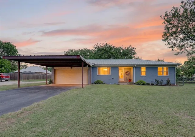 Homes for sale in Springtown, TX | 624 N Avenue A, Springtown, TX 76082 | MLS# 21236559