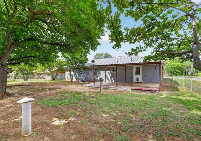 Homes for sale in Springtown, TX | 624 N Avenue A, Springtown, TX 76082 | MLS# 21236559