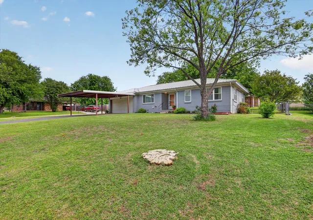 Homes for sale in Springtown, TX | 624 N Avenue A, Springtown, TX 76082 | MLS# 21236559