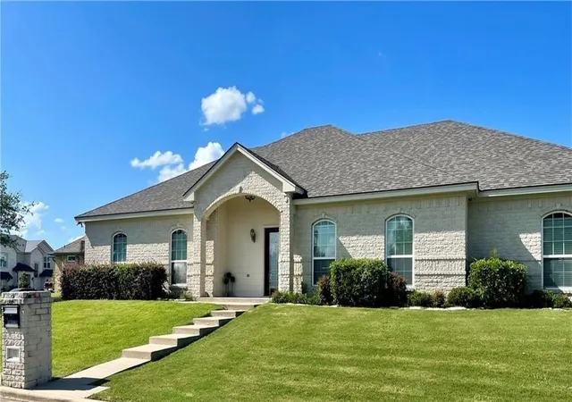 Homes for sale in Waco, TX | 32 North Shore Cir, Waco, TX 76708 | MLS# 21236503