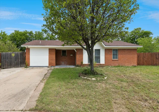 Photo 2 of Single family home for sale at 4806 Jaycrest Ct, Fort Worth, TX 76135 | MLS# 21236345 | Listing updated on 2026-07-27
