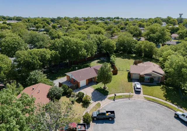 Photo 3 of Sale Pending at 4806 Jaycrest Ct, Fort Worth, TX 76135 | MLS# 21236345 | Listing updated on 2026-09-24