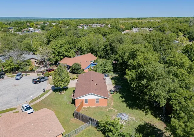 Photo 4 of Sale Pending at 4806 Jaycrest Ct, Fort Worth, TX 76135 | MLS# 21236345 | Listing updated on 2026-09-24