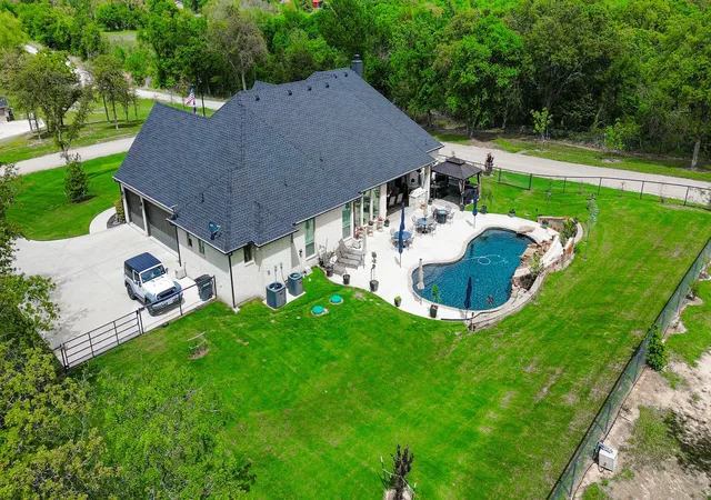 Photo 3 of Single family home for sale at 1007 Glenoaks Dr, Weatherford, TX 76088 | MLS# 21230285 | Listing updated on 2026-10-06