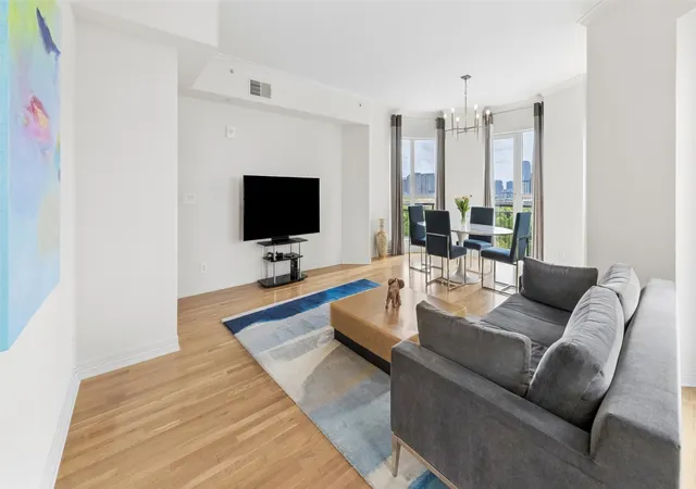 Photo 2 of Condo for sale at 3401 Lee Pkwy #1003, Dallas, TX 75219 | MLS# 21236745 | Listing updated on 2026-08-30