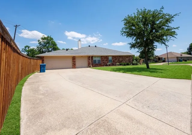 Photo 2 of Single family home for sale at 7218 Compass Point Dr, Rowlett, TX 75089 | MLS# 21236892 | Listing updated on 2026-09-30
