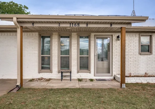 Homes for sale in Jacksboro, TX | 1168 Us Hwy 380 W, Jacksboro, TX 76458 | MLS# 21236915
