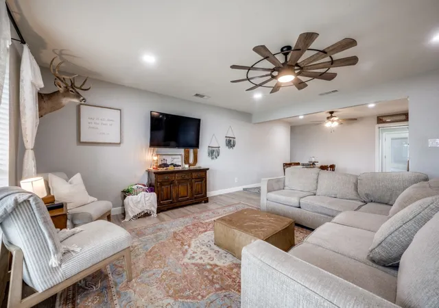 Homes for sale in Jacksboro, TX | 1168 Us Hwy 380 W, Jacksboro, TX 76458 | MLS# 21236915